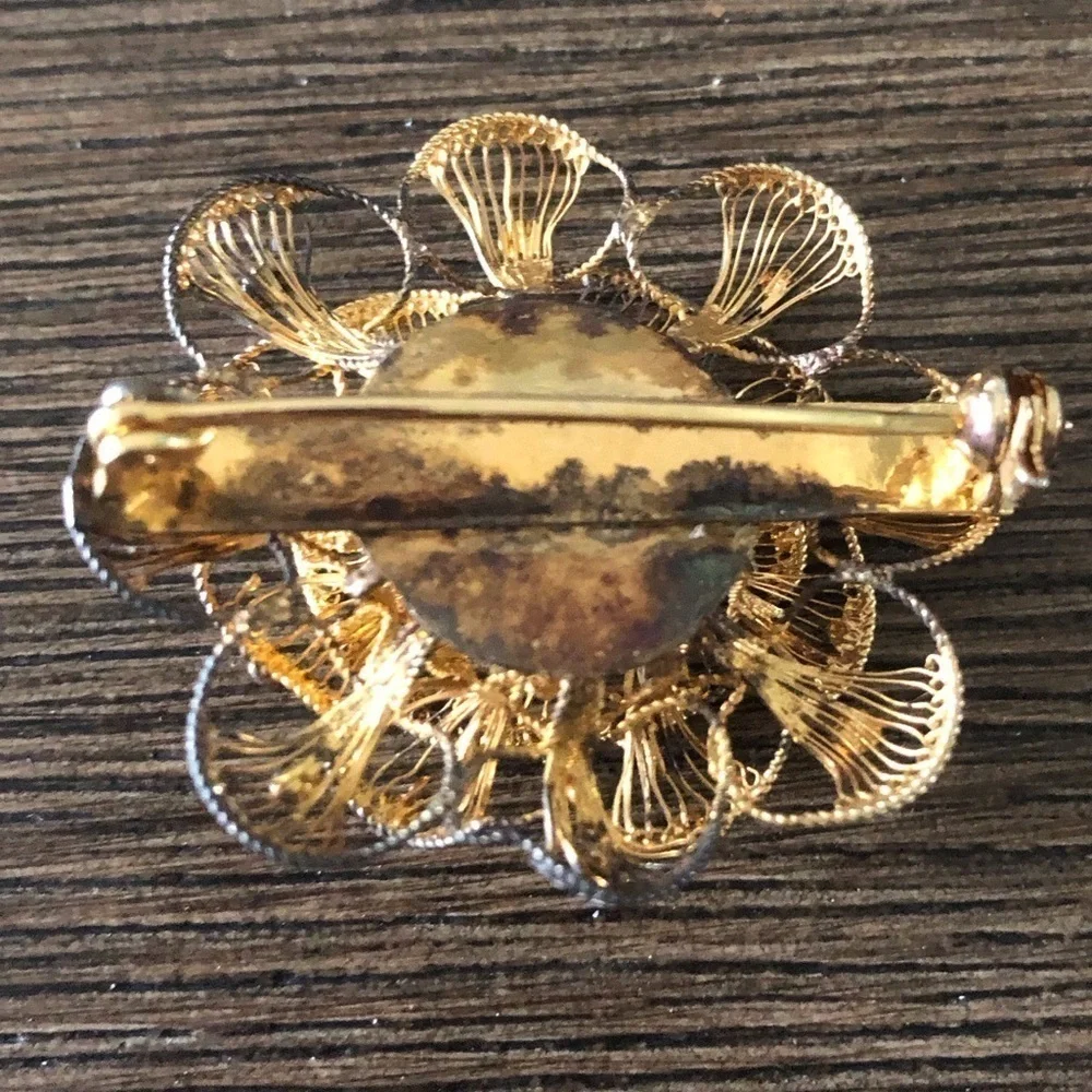 Vintage gold flower brooch